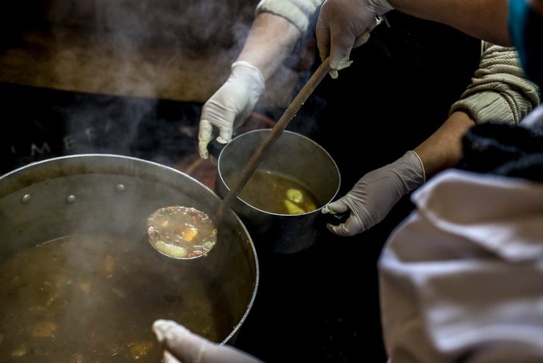 FAO advierte que hasta un millón de personas podrían pasar hambre en Chile a causa del COVID-19