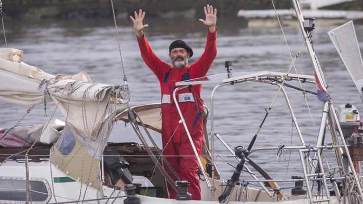 Argentino navegó 85 días en velero desde Portugal para celebrar el Día del Padre con su familia