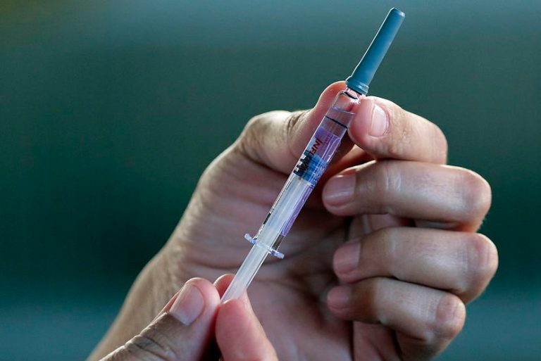 Explican en qué consiste la invitación de China para testear la vacuna contra el COVID-19 en Chile