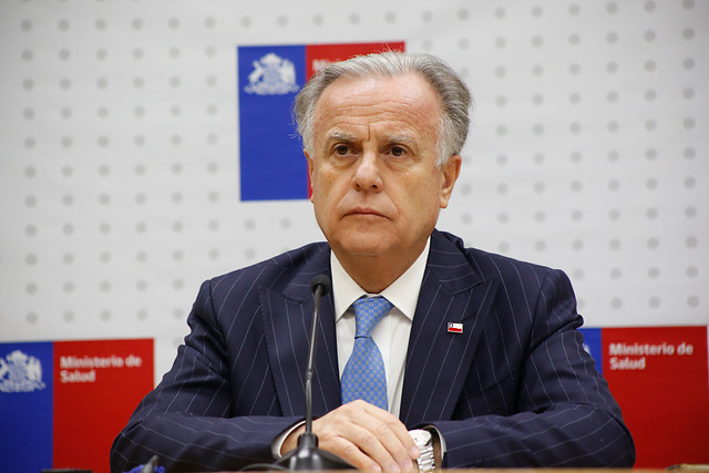 Contraloría confirmó que Emilio Santelices hizo compras irregulares de acciones cuando era ministro