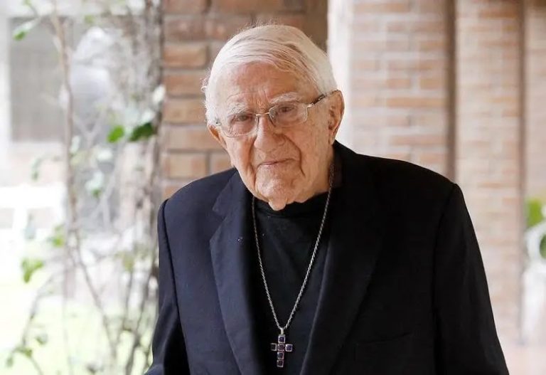 Certificado confirma que Bernardino Piñera murió a causa de neumonía por COVID-19