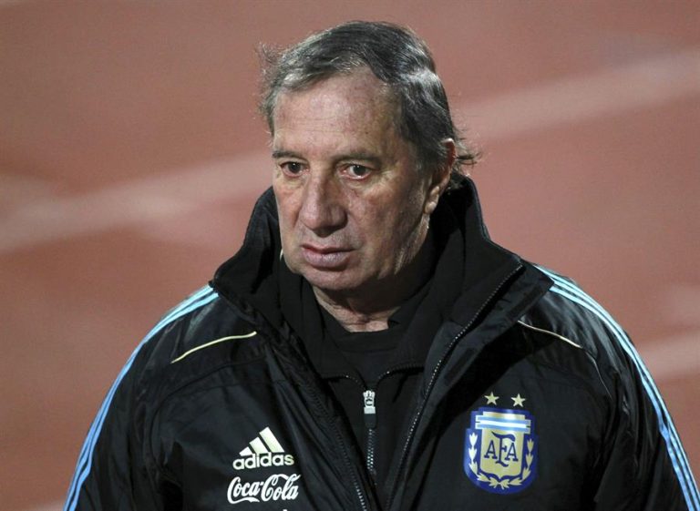 Ex entrenador de Argentina Carlos Bilardo dio positivo por coronavirus