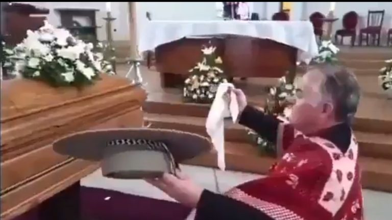 Autoridades sanitarias anunciaron sumario por funeral de bailarina de cueca en San Carlos