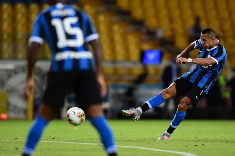 Inter remontó ante el Parma con revitalizador ingreso de Alexis en el segundo tiempo