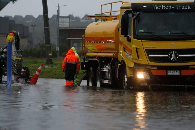 Intendente del Maule informa que el sistema frontal dejó al menos 350 viviendas afectadas en la región