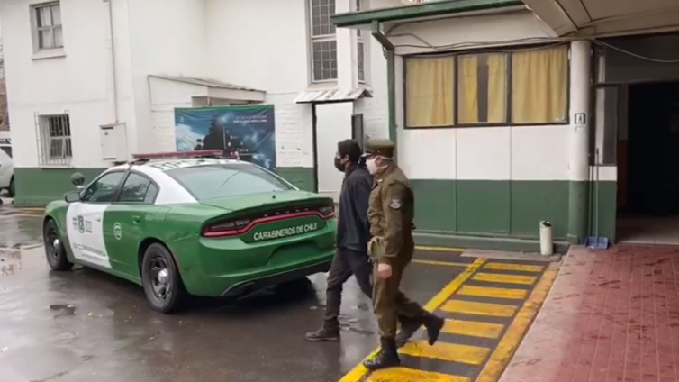 Más de 10 falsos PDI asaltaron local de ropa deportiva en Estación Central: Uno fue detenido