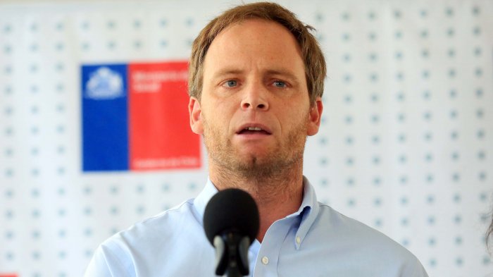 Chofer de Subsecretario Arturo Zúniga está hospitalizado por síntomas de Covid-19