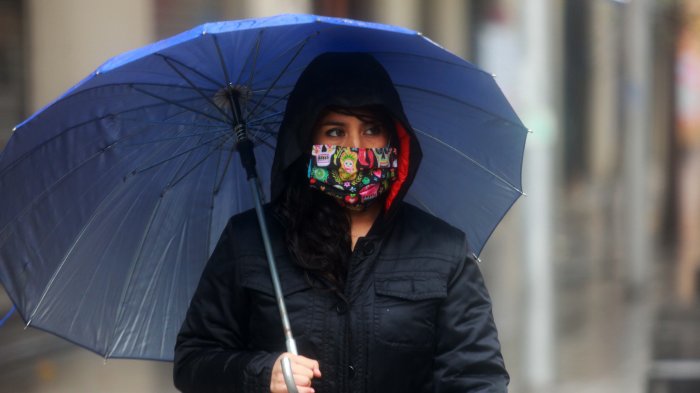 Intensas lluvias durante la madrugada en Santiago: ¿Hasta qué hora habrán precipitaciones?