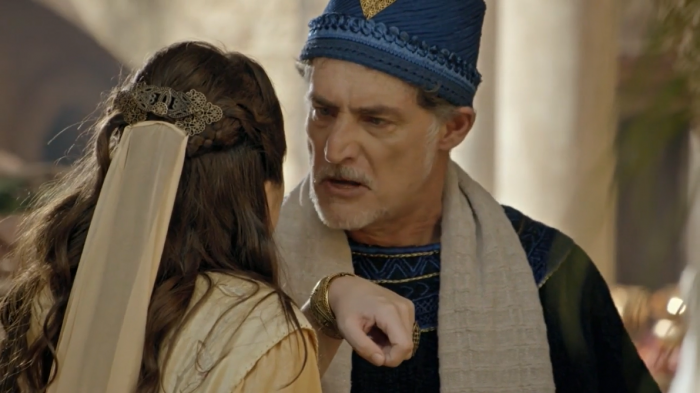 No reaccionó bien: José de Arimatea descubre a su hija Deborah besándose con Caio