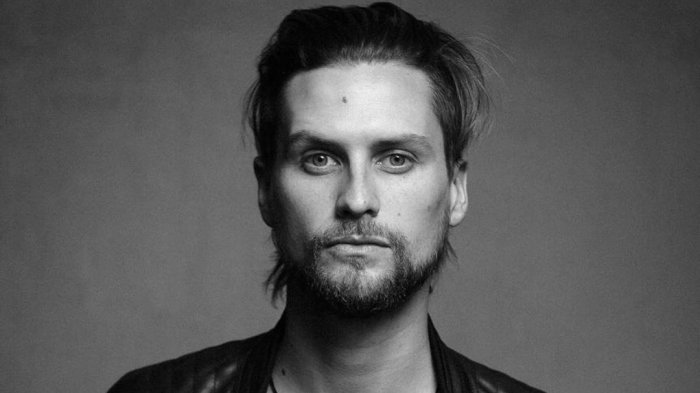 ¡Viaje al pasado! Jean Philippe Cretton sorprendió con tierna imagen noventera junto a su mamá