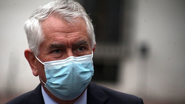 Ministro Paris pide limitar ganancias de Isapres y utilizar excedentes en otras necesidades