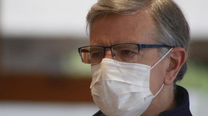 Joaquín Lavín respondió por las tiendas 