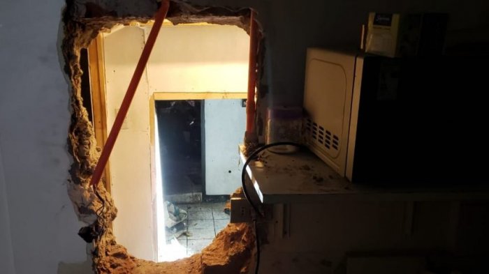 Hombre intentó robar sucursal de Servipag: Realizó forado y se escondió en un refrigerador