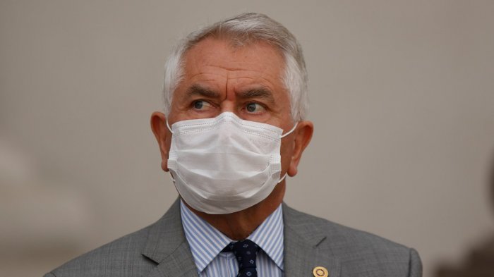 Ministro Enrique París criticó compra de vinos del presidente: 