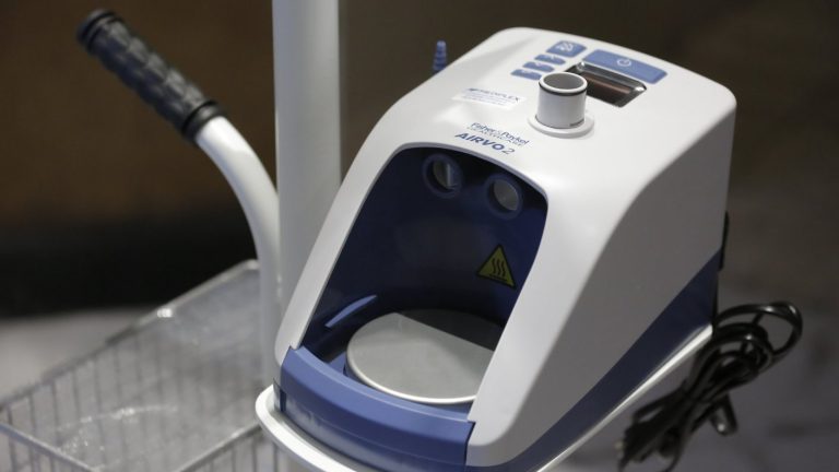 Cerca de 500 ventiladores y equipos de oxigenación serán repartidos en hospitales de cinco regiones de Chile