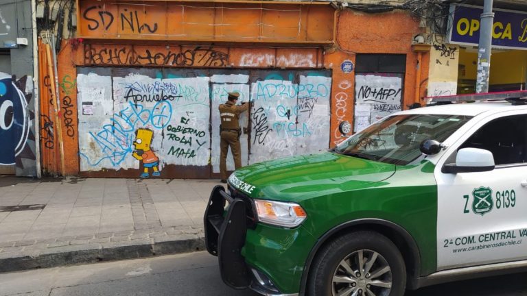 Detienen a los encargados de dos locales de juegos de azar en Valparaíso: Incluso había público al interior