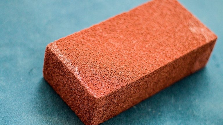 La peor pesadilla: Compró una Xbox por Internet y le llegó un ladrillo dentro de la encomienda