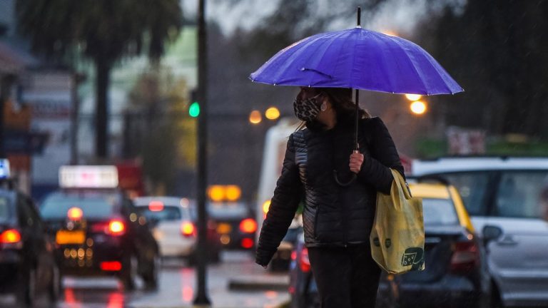 ¡A prepararse! Temporal con lluvias y vientos llegará esta noche a la zona centro-norte del país