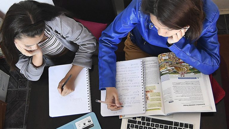 Encuesta de la AChM reveló que un 68% de los apoderados no enviaría a sus hijos a clases presenciales