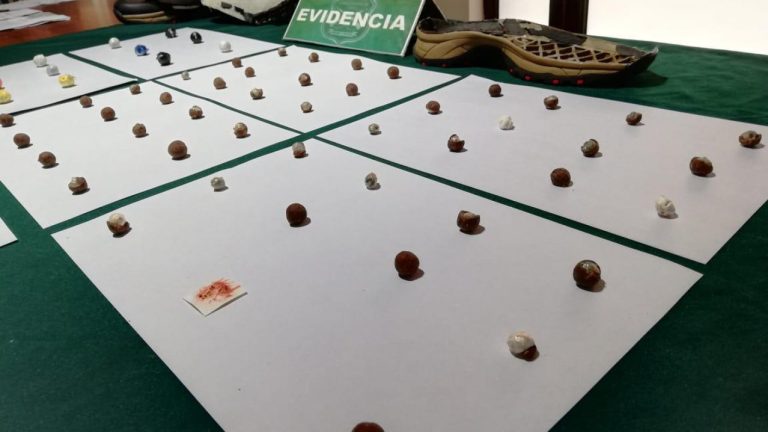 Intentaron ingresar droga a través de bombones de chocolate y zapatillas en cárcel de Temuco