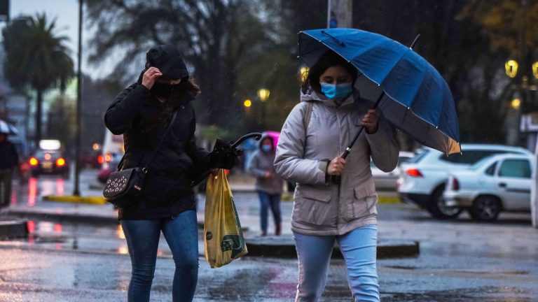 Hay alerta temprana por temporal: Qué significa y cuánto va a llover en la zona central