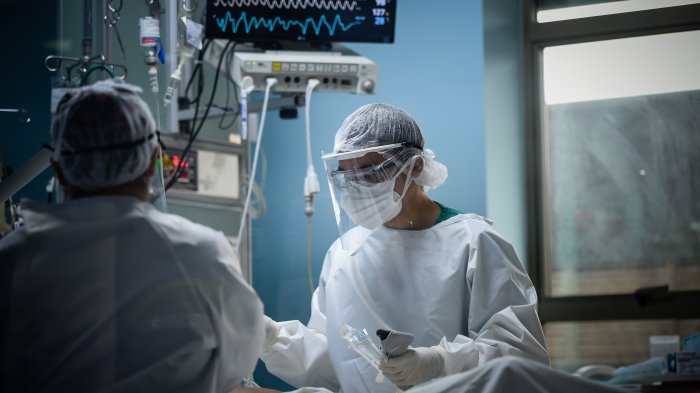 OMS asegura que la segunda ola de casos es evitable: ¿Chile atraviesa el periodo más duro de la pandemia?