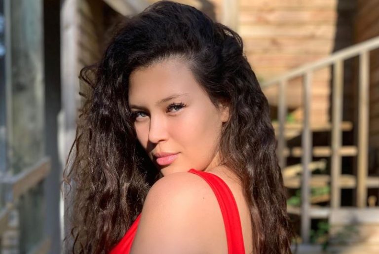 Michelle Carvalho se operó para perder peso y mostró parte del resultado