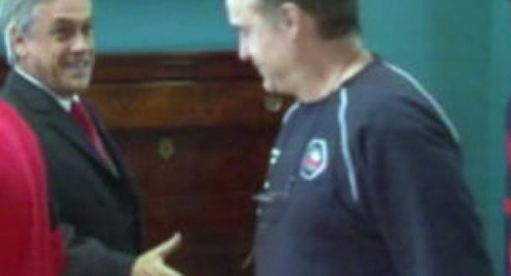 A 10 años del “frío saludo” entre Marcelo Bielsa y el presidente Sebastián Piñera en La Moneda