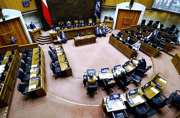 Senado aprueba idea de legislar proyecto de ley que regula derechos de filiación a parejas del mismo sexo