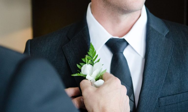 Novio murió de coronavirus dos días después de su boda: 80 personas se contagiaron tras el evento