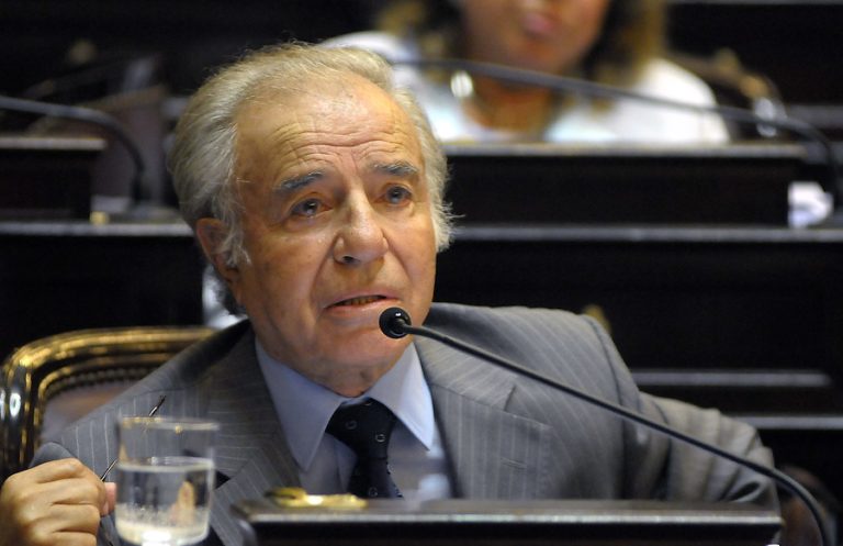 Carlos Menem vuelve a ser hospitalizado luego de haber recibido el alta médica hace dos días en Argentina