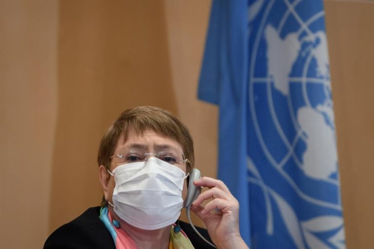 Michelle Bachelet debe hacer cuarentena al llegar a Chile, según protocolo del Minsal