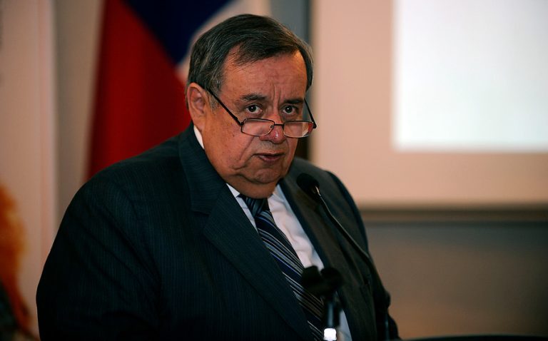 Ex alcalde de Valparaíso está internado en la UCI por neumonía: DC descarta contagio de COVID-19