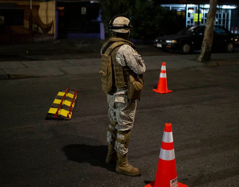 Investigan uso de armamento por parte del Ejército durante control en toque de queda: Hubo civiles heridos a bala