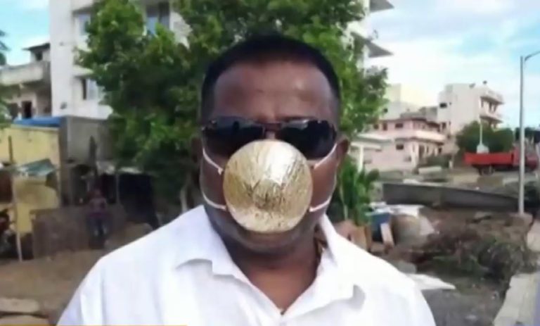 La mascarilla más cara del mundo es de oro, pesa casi 2 kilos y está en India