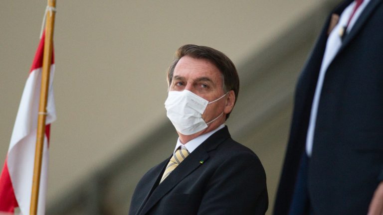 Bolsonaro dio positivo por COVID-19 tras meses ignorando las recomendaciones