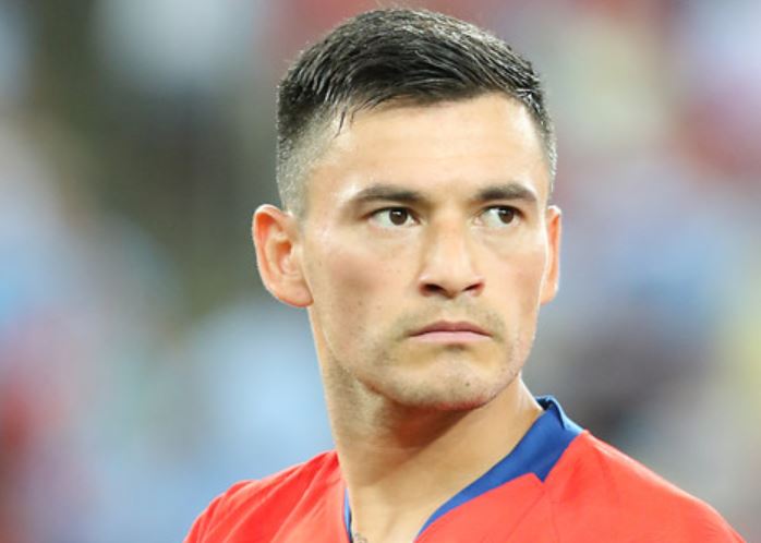 “El príncipe ya tiene su corona”: Charles Aránguiz sorprende con su nuevo look