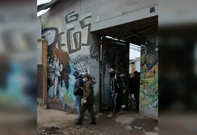 10 personas fueron detenidas por estar trabajando en una obra sin salvoconductos