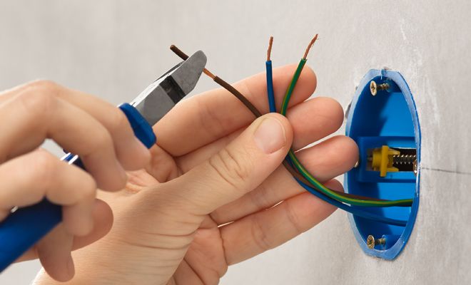 Gásfiteres y electricistas tendrán permiso temporal para poder trabajar durante cuarentena