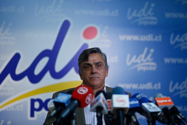 Longueira rompe su silencio y llama a la UDI a rechazar retiro de fondos de AFP: 