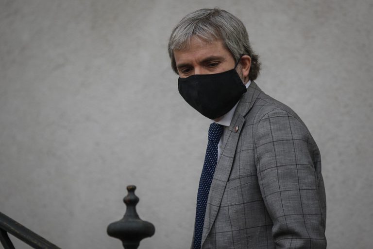 Blumel por retiro de fondos en AFP: 