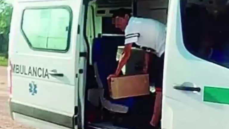 Descubren que ambulancia llevaba caja de fernet para el hijo de un intendente argentino