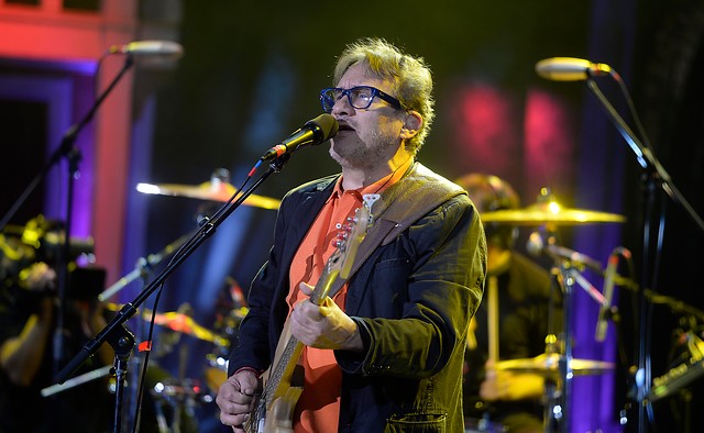 Se reencontraron tras 32 años sin verse: Líder de Enanitos Verdes se casó con la mujer que inspiró “Tus viejas cartas”