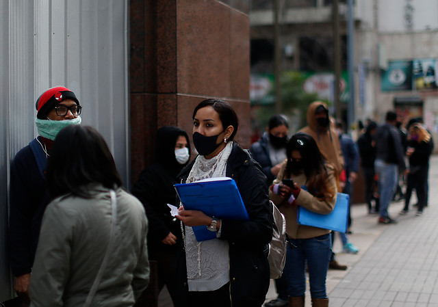 Encuesta UC revela que una de cada cuatro personas ha perdido su trabajo desde el inicio de la crisis