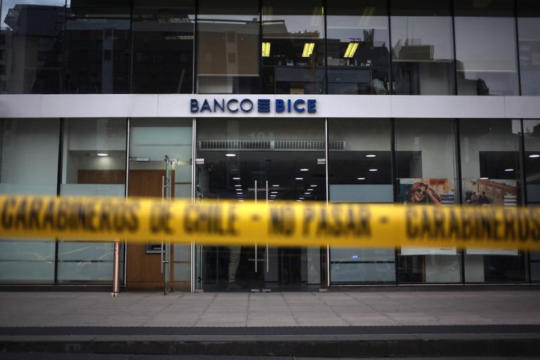 1 minuto y 17 segundos: Entró al banco con todas las claves y se llevó casi $20 millones