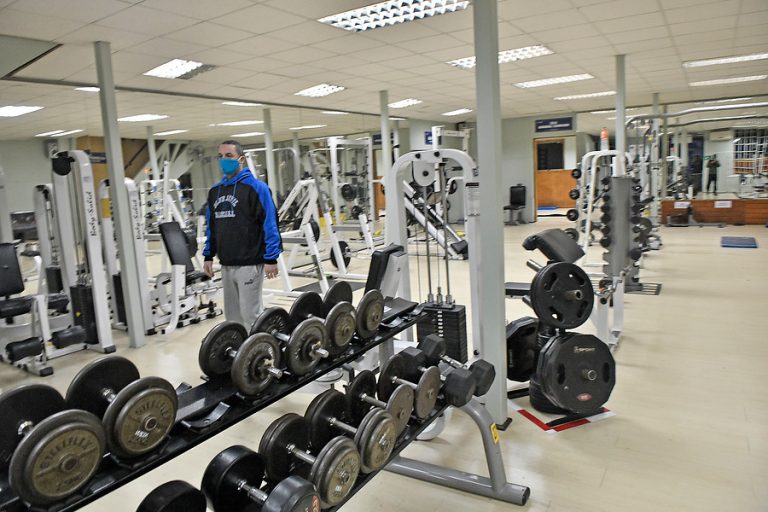Providencia: Gimnasio estaba funcionando con 16 trabajadores en plena pandemia