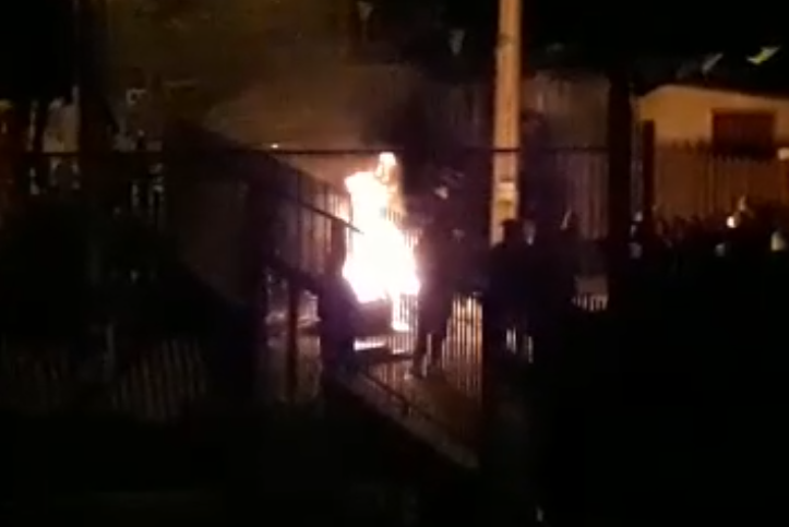 Protestas en los cerros de Valparaíso: Vecinos encendieron barricadas para alegar falta de ayuda