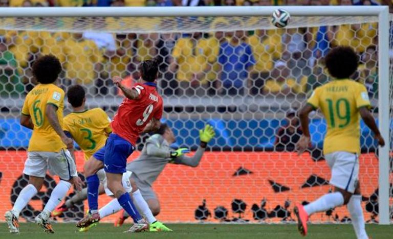 Pinilla recordó su travesaño: 