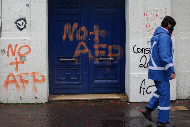 La banca, empresarios y transportistas se unen en carta a El Mercurio: “Aún es tiempo de rectificar el rumbo”