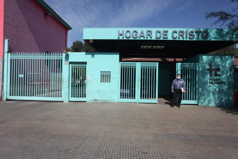 Capellán del Hogar de Cristo: “Una de las causas profundas del estallido social tiene que ver las pensiones